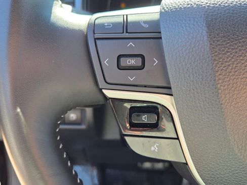 Used 2025 Toyota Camry SE image 25