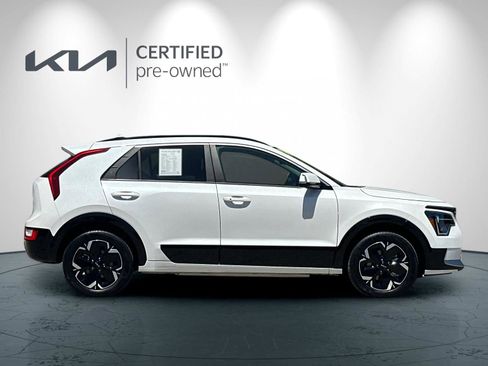 Certified 2024 Kia Niro Wind FWD image 3
