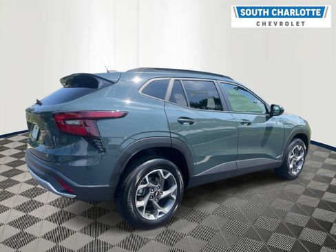 Used 2025 Chevrolet Trax LT FWD image 4