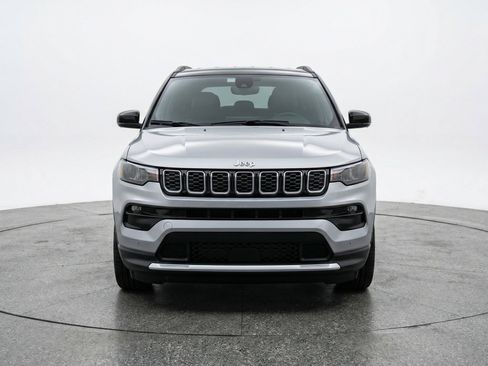 Used 2025 Jeep Compass Limited AWD/4WD image 2