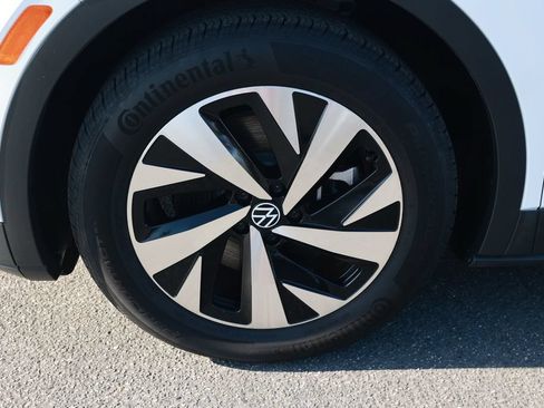 Used 2024 Volkswagen ID.4 2WD image 12