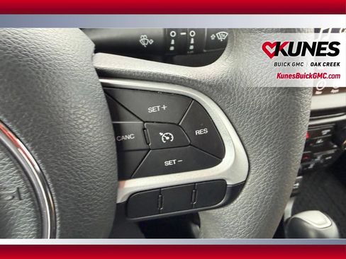 Used 2023 Jeep Renegade Latitude AWD/4WD image 18