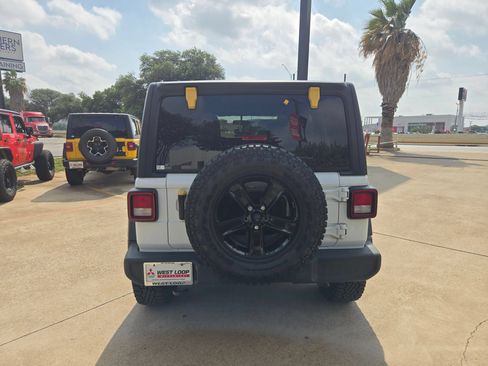 Used 2023 Jeep Wrangler Unlimited Sport AWD/4WD image 4