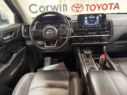Used 2025 Nissan Pathfinder SL AWD/4WD image 23