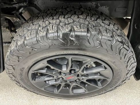 Used 2025 Toyota Tundra Limited w/ TRD Off-Road Package AWD/4WD image 15