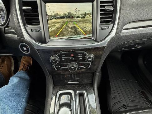 Used 2018 Chrysler 300 Limited w/ Safetytec Plus Group image 23