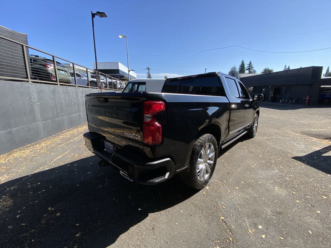 Used 2022 Chevrolet Silverado 1500 High Country w/ Technology Package AWD/4WD image 6