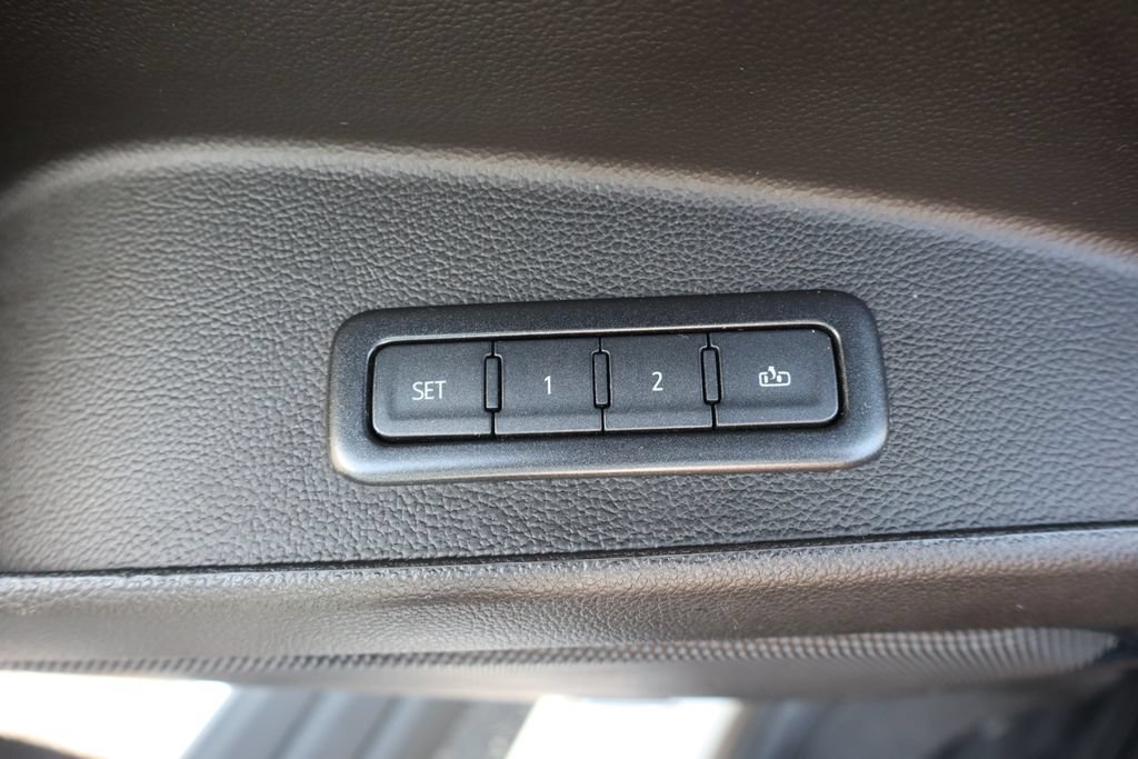 Used 2020 Chevrolet Suburban Premier w/ Premier Plus Edition AWD/4WD image 36