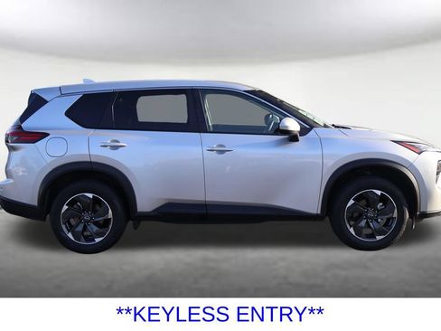 Used 2025 Nissan Rogue SV FWD image 10