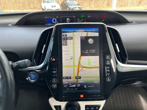 Used 2017 Toyota Prius Prime Advanced image 24
