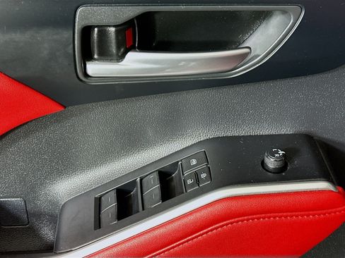 Used 2023 Toyota Highlander XSE FWD image 14