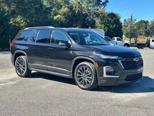 Used 2022 Chevrolet Traverse RS w/ LPO, 'HIT The Road' Package FWD image 3