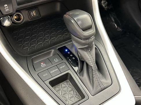 Used 2025 Toyota RAV4 XLE FWD image 16