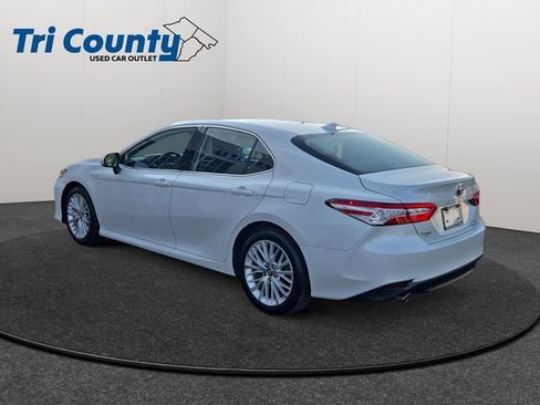 Used 2020 Toyota Camry XLE w/ Sunroof Package FWD image 6