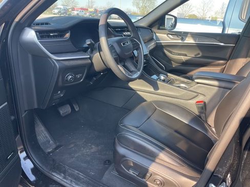 Used 2024 Jeep Grand Cherokee Limited image 7