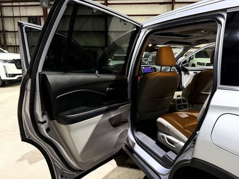 Used 2018 Honda Pilot Elite image 16