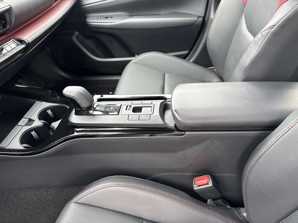 Used 2024 Toyota Prius Prime Premium FWD image 17
