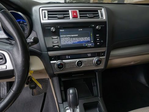 Used 2017 Subaru Outback 2.5i Premium AWD/4WD image 11