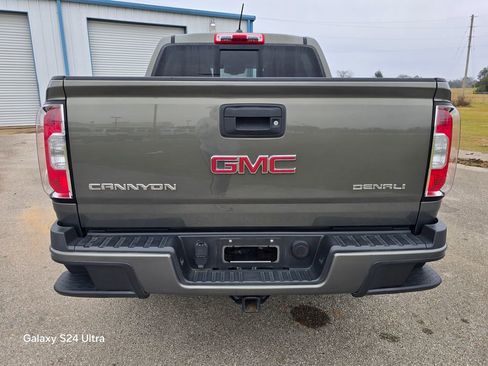 Used 2018 GMC Canyon Denali image 4