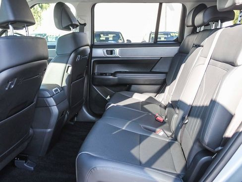 Certified 2025 Hyundai Santa Fe SEL image 18