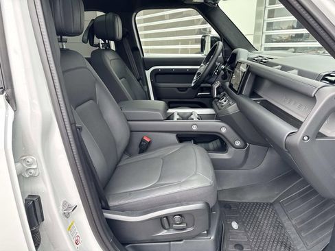 Used 2025 Land Rover Defender 110 V8 AWD/4WD image 9