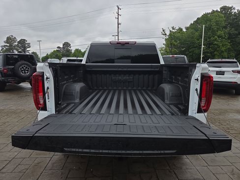 Used 2025 GMC Sierra 1500 AT4 w/ AT4 Premium Package AWD/4WD image 10