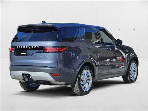 New 2025 Land Rover Discovery S image 2