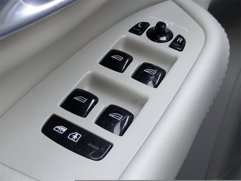 Certified 2024 Volvo XC90 T8 Plus w/ Protection Package Premier image 27