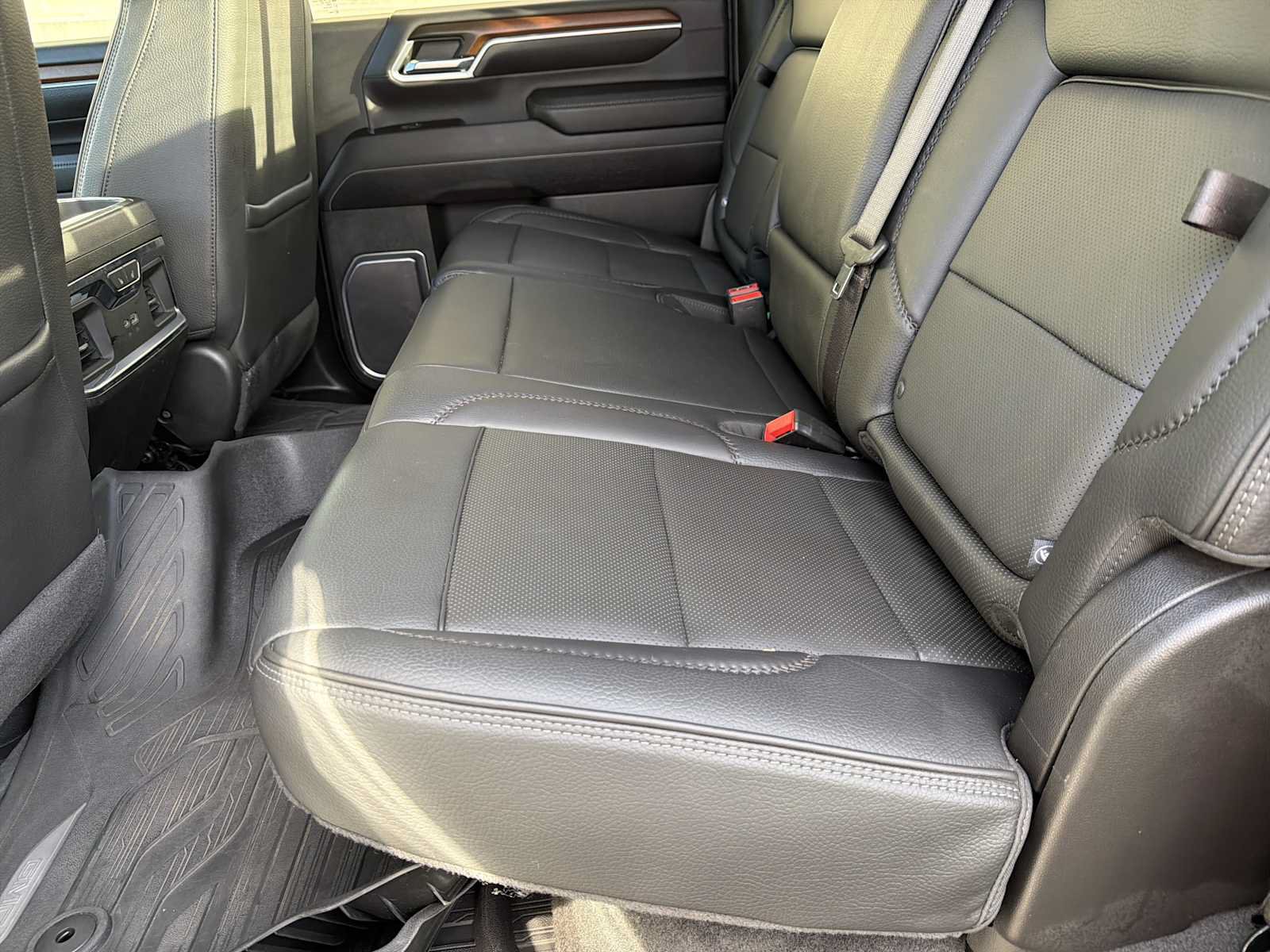 Used 2024 GMC Sierra 2500 Denali w/ Denali Reserve Package AWD/4WD image 13