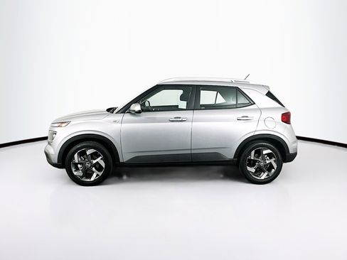 Used 2025 Hyundai Venue SEL FWD image 4