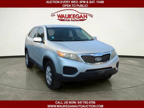 Used 2011 Kia Sorento 2WD image 2