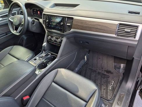 Used 2023 Volkswagen Atlas SE w/ Panoramic Sunroof Package FWD image 19