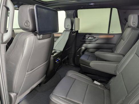 Used 2025 GMC Yukon Denali w/ Denali Reserve Package image 18