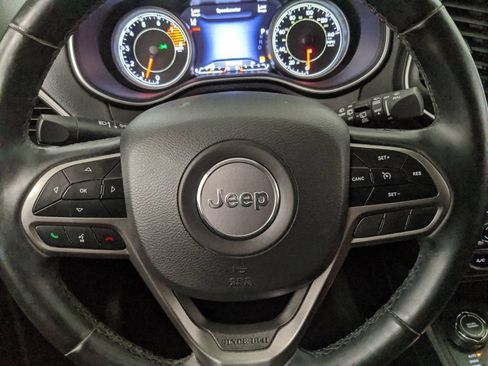 Used 2021 Jeep Cherokee Latitude Lux w/ Comfort/Convenience Group AWD/4WD image 11
