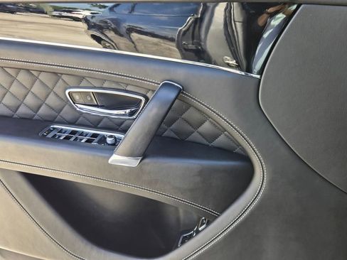 Used 2018 Bentley Bentayga AWD/4WD image 30