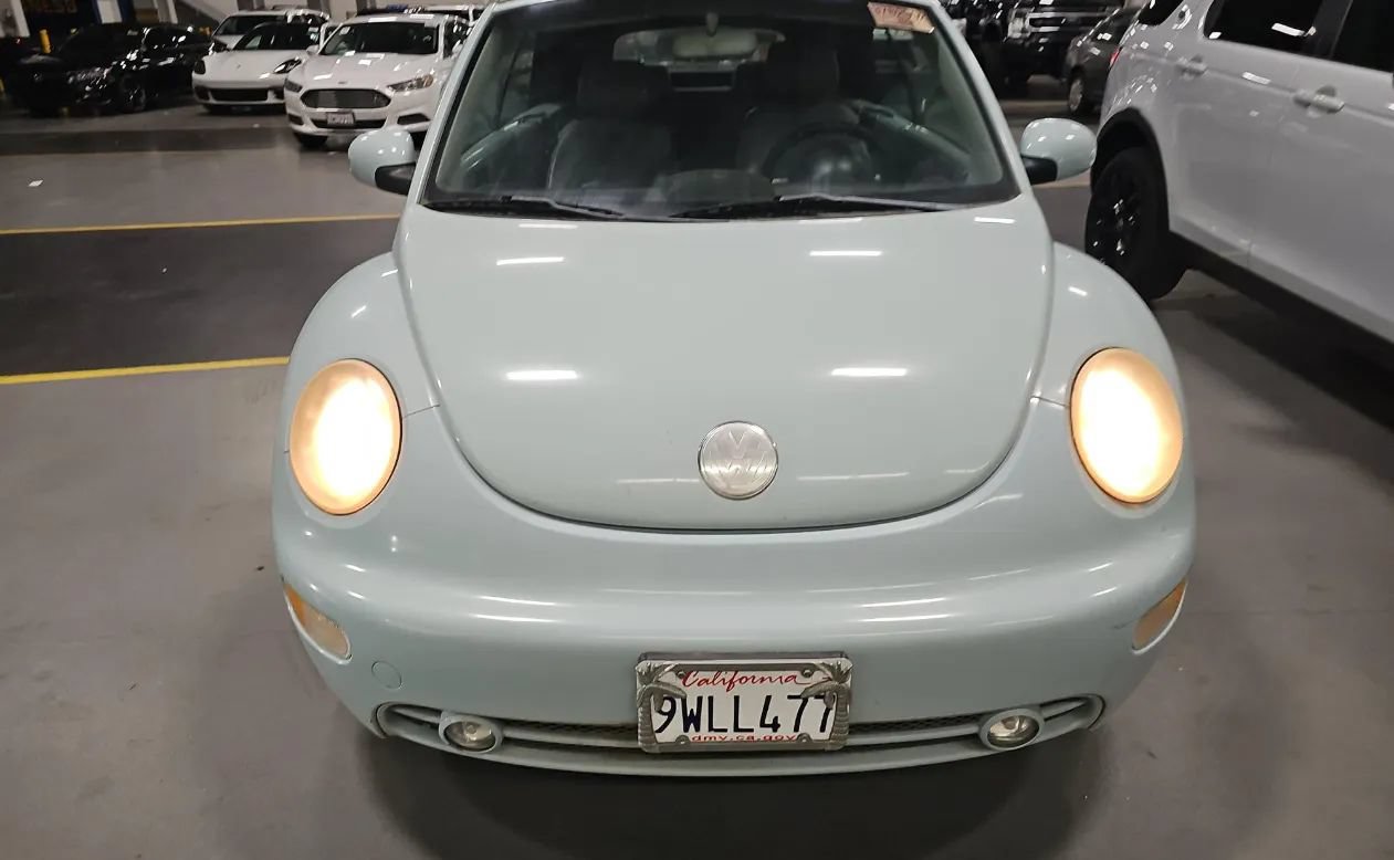 Used 2005 Volkswagen Beetle Dark Flint Edition FWD image 2