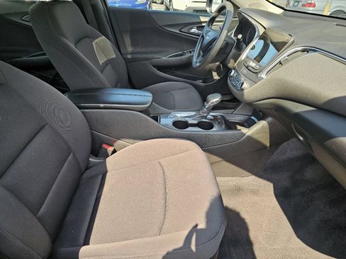 Used 2021 Chevrolet Malibu LT FWD image 36
