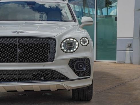 Certified 2023 Bentley Bentayga AWD/4WD image 9
