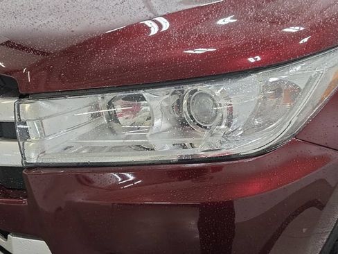 Used 2019 Toyota Highlander LE AWD/4WD image 28