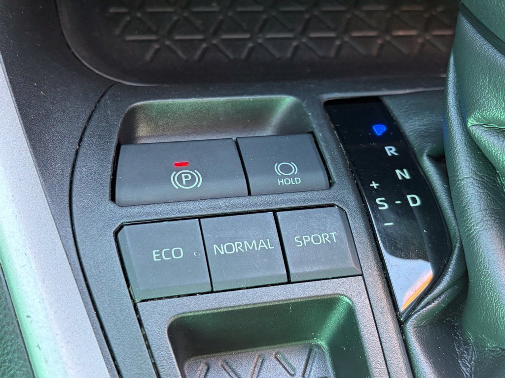 Used 2019 Toyota RAV4 LE FWD image 23