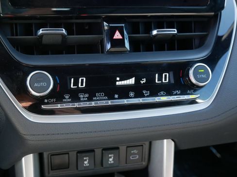 Used 2024 Toyota Corolla Cross AWD Hybrid w/ Convenience Package image 18