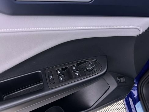 Used 2024 Volkswagen Taos SE image 13