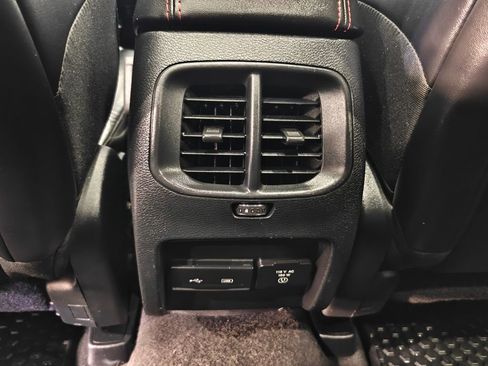 Used 2020 Jeep Cherokee Trailhawk AWD/4WD image 32