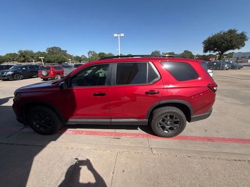 Used 2025 Honda Pilot TrailSport image 6