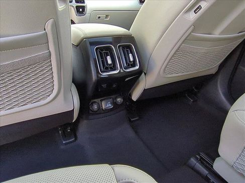 Used 2024 Kia Sorento SX Prestige w/ Panoramic Sunroof Package AWD/4WD image 19