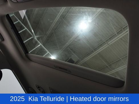 Used 2025 Kia Telluride S FWD image 24