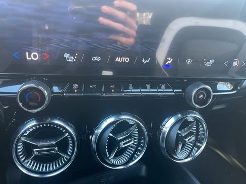 Used 2025 Chevrolet Blazer EV LT image 25