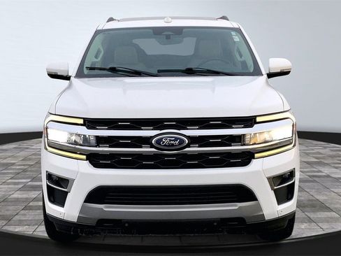 Used 2023 Ford Expedition Limited image 2