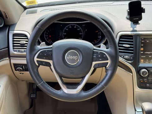 Used 2017 Jeep Grand Cherokee Limited AWD/4WD image 11