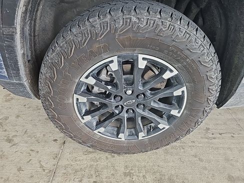 Used 2025 Chevrolet Traverse Z71 w/ Driver Confidence Package image 2